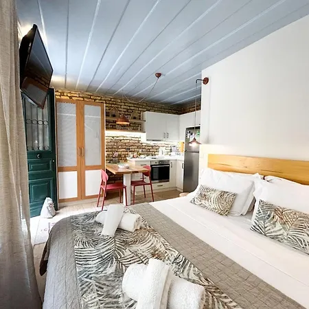 Kukuvayia's Nest-centre Old Town Corfu *