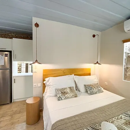 Kukuvayia's Nest-centre Old Town Corfu *
